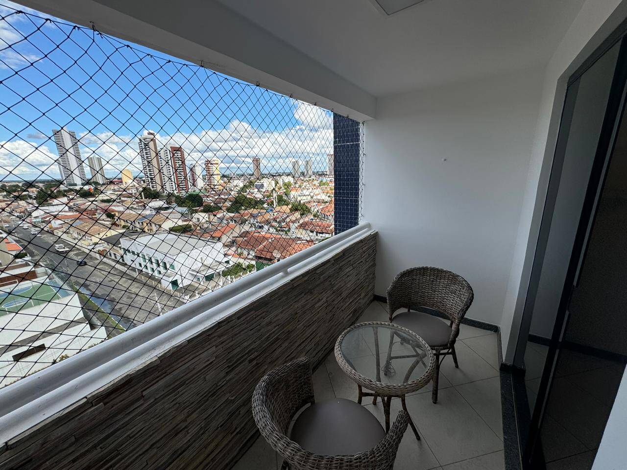 Apartamento à venda com 2 quartos, 98m² - Foto 1