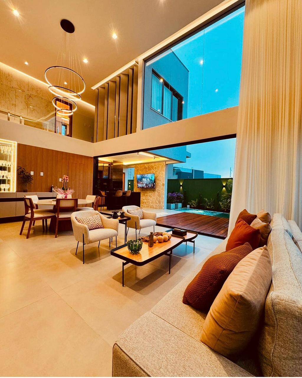 Casa, 4 quartos, 290 m² - Foto 1