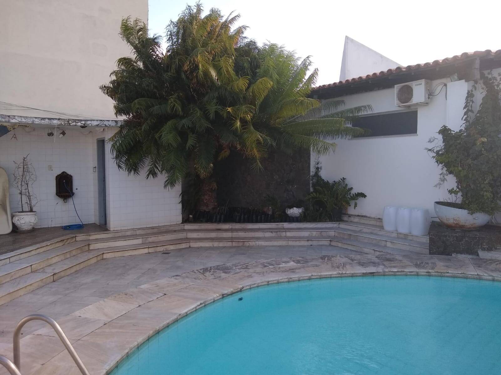 Casa à venda com 6 quartos, 753m² - Foto 1