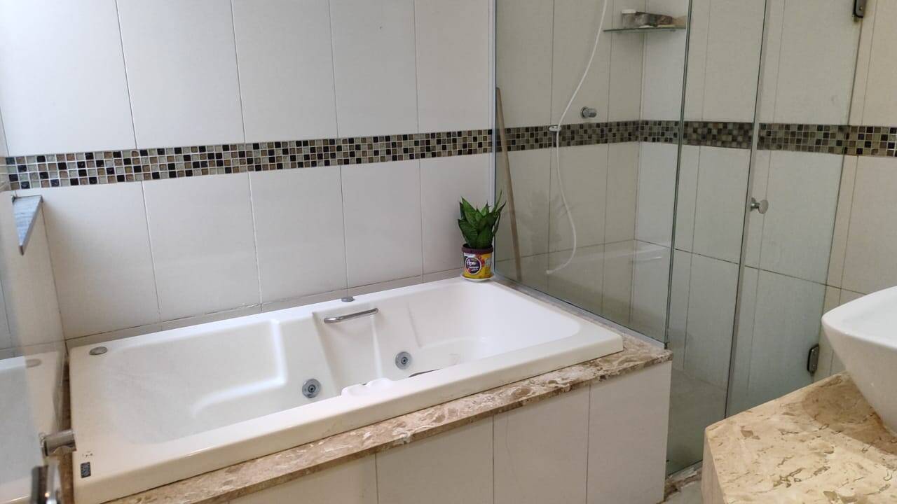 Casa à venda e aluguel com 3 quartos, 165m² - Foto 9