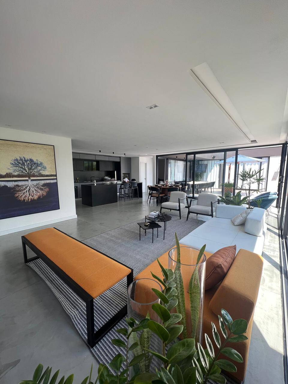 Casa à venda e aluguel com 3 quartos, 165m² - Foto 1
