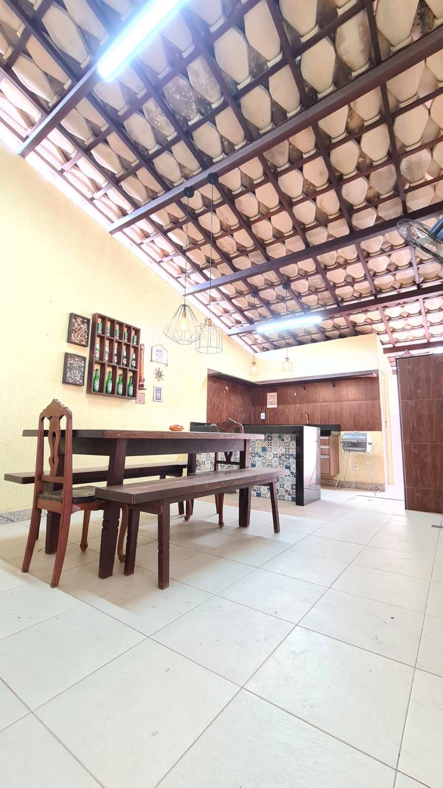 Casa à venda com 3 quartos, 142m² - Foto 1