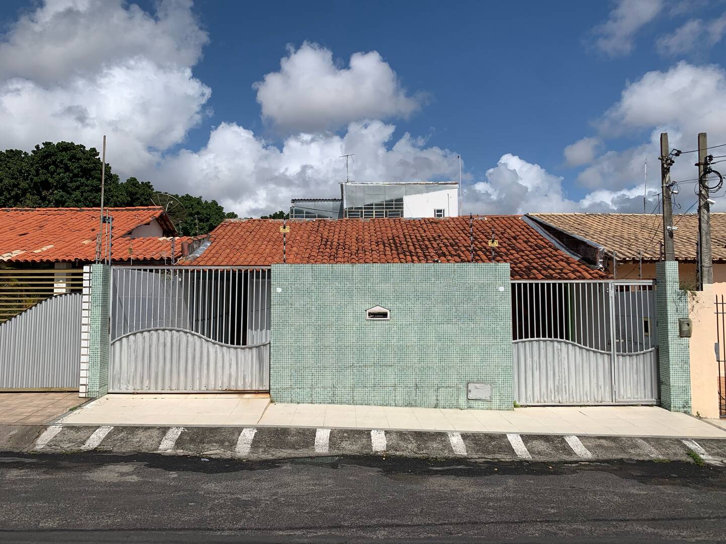 Casa à venda com 3 quartos, 200m² - Foto 1