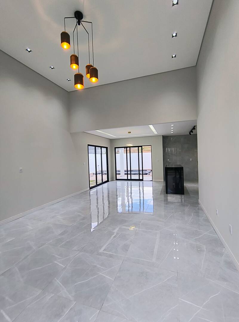 Casa à venda com 3 quartos, 190m² - Foto 1