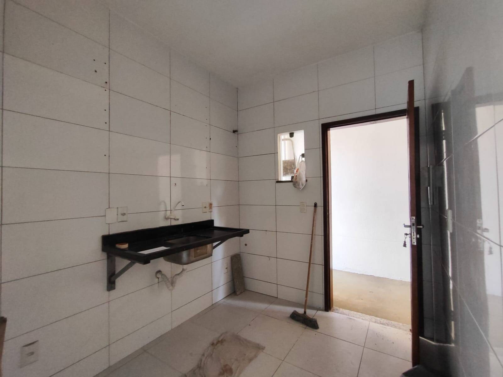 Casa à venda com 3 quartos - Foto 2