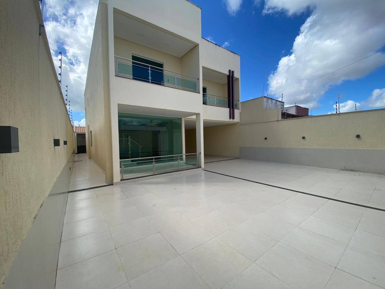 Casa, 4 quartos, 302 m² - Foto 1