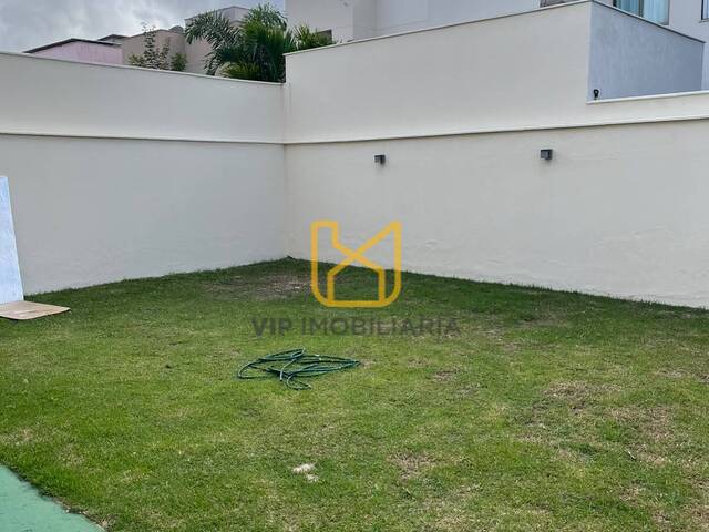 Casa para Venda em Feira de Santana - 2
